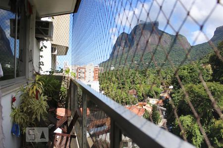 Apartamento à venda com 80m², 2 quartos e sem vaga Apartamento à venda com 80m², 2 quartos e sem vagaVaranda