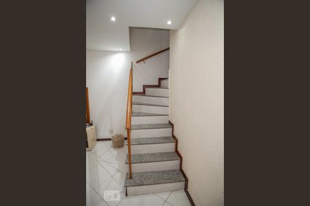 Apartamento à venda com 110m², 2 quartos e 1 vagaEscada