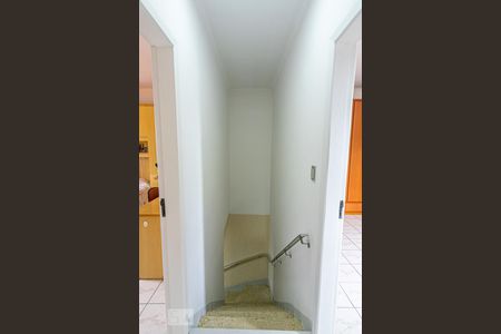 Escadas de casa à venda com 3 quartos, 197m² em Santa Maria, Santo André