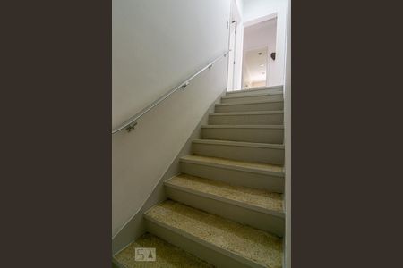 Escadas de casa à venda com 3 quartos, 197m² em Santa Maria, Santo André