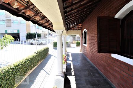 Casa para alugar com 275m², 5 quartos e 4 vagasCorredor lateral