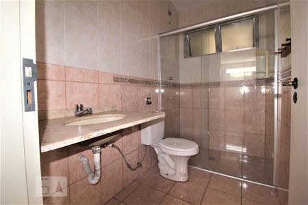 Casa para alugar com 275m², 5 quartos e 4 vagasBanheiro suite 2