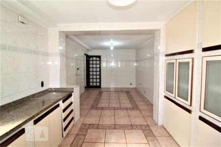 Casa para alugar com 275m², 5 quartos e 4 vagasCozinha 