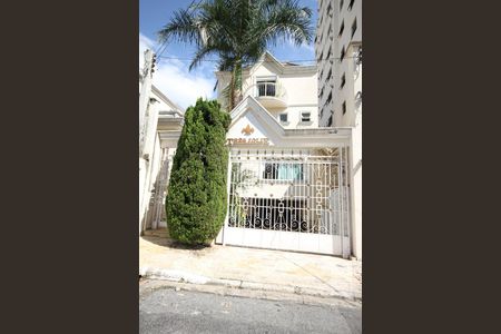 Casa à venda com 380m², 2 quartos e 4 vagasFachada