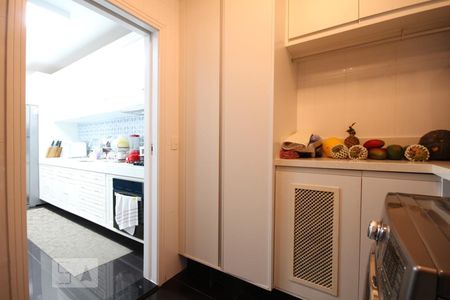 Casa à venda com 380m², 2 quartos e 4 vagasÁrea de serviço