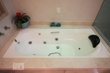 Casa à venda com 380m², 2 quartos e 4 vagasSuíte 2