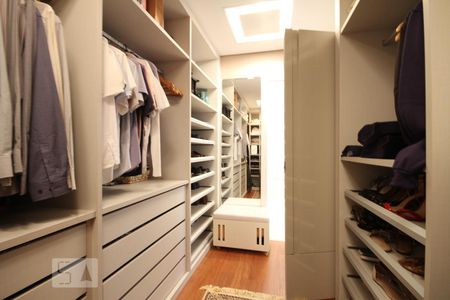 Casa à venda com 380m², 2 quartos e 4 vagasSuíte 2