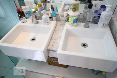 Casa à venda com 380m², 2 quartos e 4 vagasSuíte 1