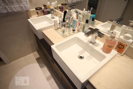 Casa à venda com 380m², 2 quartos e 4 vagasSuíte 2