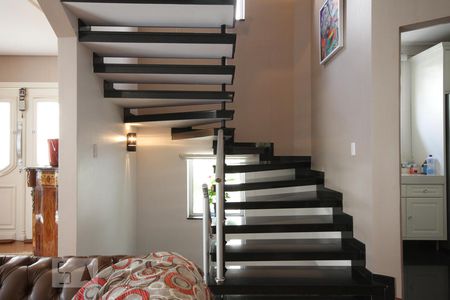 Casa à venda com 380m², 2 quartos e 4 vagasEscada