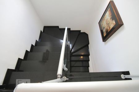 Casa à venda com 380m², 2 quartos e 4 vagasEscada
