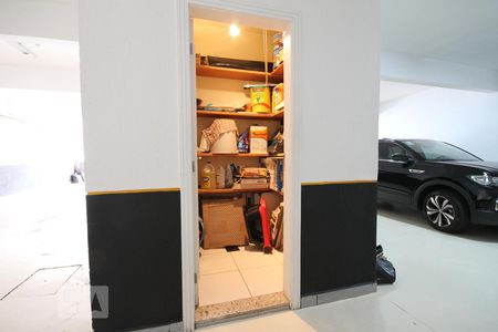 Casa à venda com 380m², 2 quartos e 4 vagasDeposito