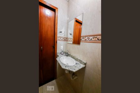 Casa para alugar com 234m², 4 quartos e 5 vagasBanheiro de Serviço