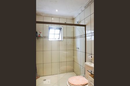 Casa à venda com 200m², 4 quartos e 2 vagas Casa à venda com 200m², 4 quartos e 2 vagasBanheiro