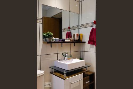 Casa à venda com 200m², 4 quartos e 2 vagas Casa à venda com 200m², 4 quartos e 2 vagasBanheiro