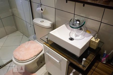 Casa à venda com 200m², 4 quartos e 2 vagas Casa à venda com 200m², 4 quartos e 2 vagasBanheiro