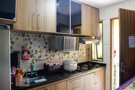 Casa à venda com 200m², 4 quartos e 2 vagas Casa à venda com 200m², 4 quartos e 2 vagasCozinha - Americana