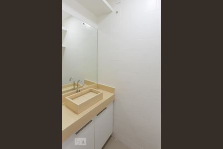 Apartamento para alugar com 70m², 2 quartos e sem vaga Apartamento para alugar com 70m², 2 quartos e sem vagaBanheiro de Serviço