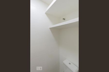 Apartamento para alugar com 70m², 2 quartos e sem vaga Apartamento para alugar com 70m², 2 quartos e sem vagaBanheiro de Serviço