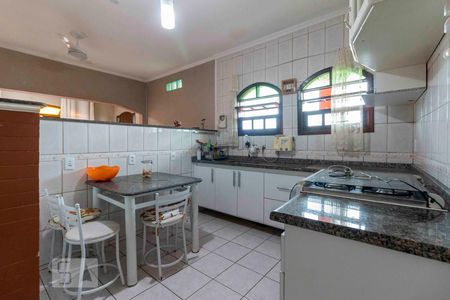 Casa para alugar com 90m², 2 quartos e 1 vagaCozinha