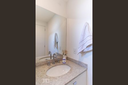 Banheiro social de apartamento à venda com 2 quartos, 109m² em Pinheiros, São Paulo