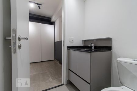 Banheiro de kitnet/studio para alugar com 1 quarto, 39m² em Santa Efigênia, São Paulo