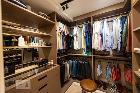 Apartamento à venda com 260m², 3 quartos e 3 vagasSuíte - Closet