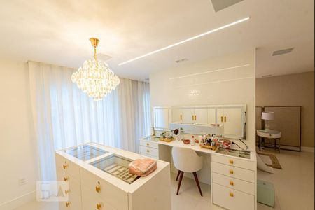 Apartamento à venda com 260m², 3 quartos e 3 vagasSuíte