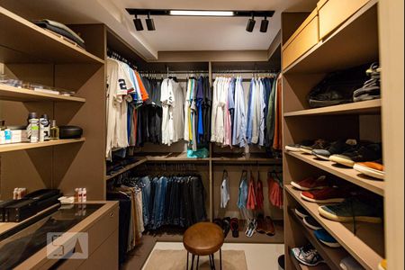 Apartamento à venda com 260m², 3 quartos e 3 vagasSuíte - Closet