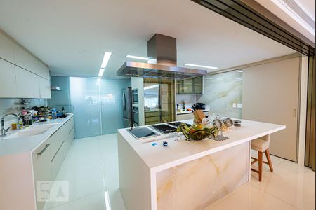 Apartamento à venda com 260m², 3 quartos e 3 vagasCozinha