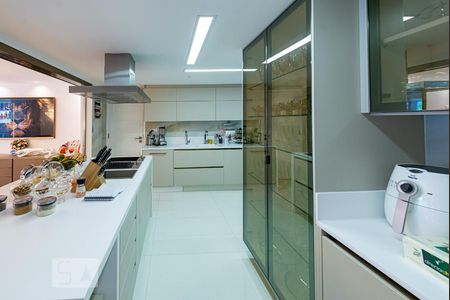 Apartamento à venda com 260m², 3 quartos e 3 vagasCozinha