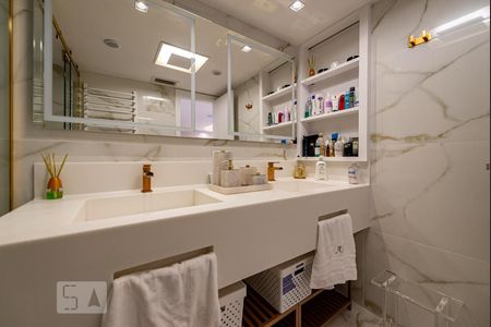 Apartamento à venda com 260m², 3 quartos e 3 vagasBanheiro da Suíte