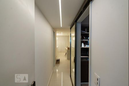 Apartamento à venda com 260m², 3 quartos e 3 vagasCorredor da Suíte