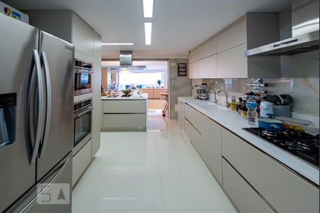 Apartamento à venda com 260m², 3 quartos e 3 vagasCozinha