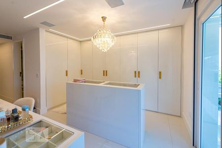 Apartamento à venda com 260m², 3 quartos e 3 vagasSuíte