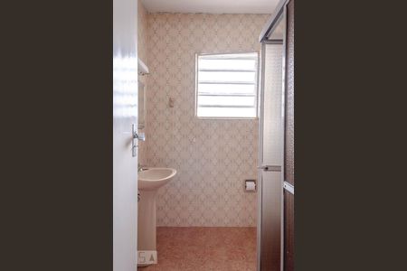 Banheiro de casa para alugar com 1 quarto, 52m² em Vila Antonieta, São Paulo