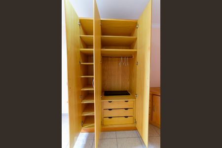 Apartamento para alugar com 80m², 2 quartos e 1 vagaQuarto - Armários