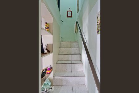Escada de casa à venda com 4 quartos, 260m² em Vila Palmeiras, São Paulo
