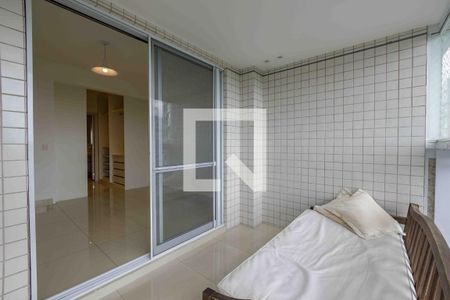 Apartamento à venda com 151m², 3 quartos e 2 vagasVaranda Suíte 2