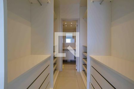 Apartamento à venda com 151m², 3 quartos e 2 vagasCloset Suíte 2