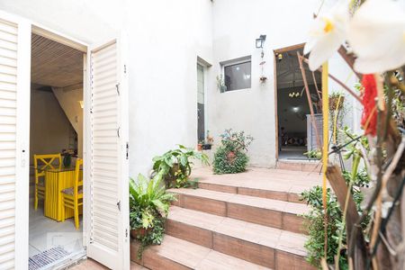 Casa para alugar com 270m², 5 quartos e 2 vagas Casa para alugar com 270m², 5 quartos e 2 vagasEntrada