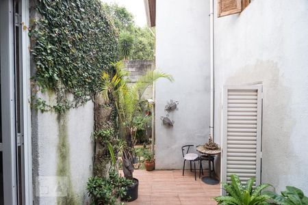 Casa para alugar com 270m², 5 quartos e 2 vagas Casa para alugar com 270m², 5 quartos e 2 vagasEntrada