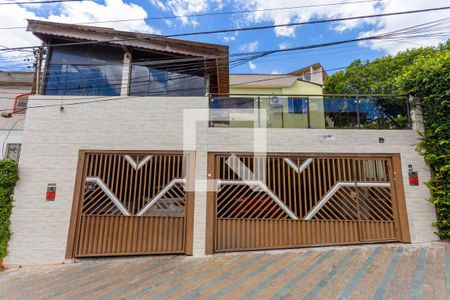 Casa à venda com 400m², 3 quartos e 4 vagas Casa à venda com 400m², 3 quartos e 4 vagasFachada