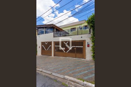 Casa à venda com 400m², 3 quartos e 4 vagas Casa à venda com 400m², 3 quartos e 4 vagasFachada