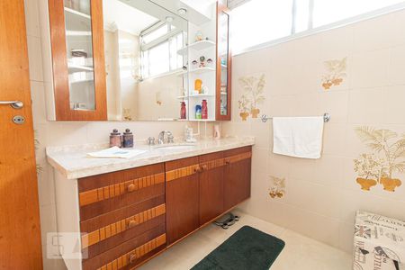 Apartamento à venda com 253m², 4 quartos e 3 vagasBanheiro Social