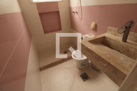 Banheiro de casa de condomínio para alugar com 2 quartos, 60m² em Lins de Vasconcelos, Rio de Janeiro