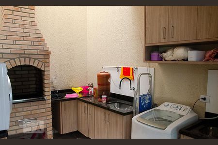 Lavanderia com churrasqueira de casa de condomínio à venda com 3 quartos, 85m² em Vila Mazzei, São Paulo
