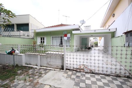Casa à venda com 65m², 2 quartos e 3 vagas Casa à venda com 65m², 2 quartos e 3 vagasFachada
