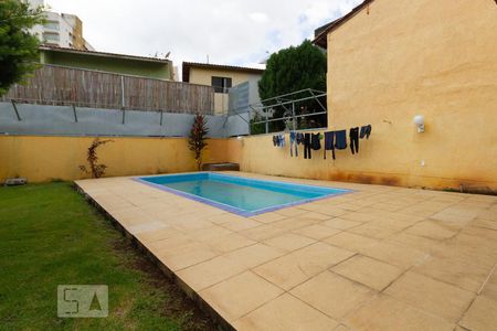 Casa à venda com 400m², 5 quartos e 3 vagas Casa à venda com 400m², 5 quartos e 3 vagasPiscina