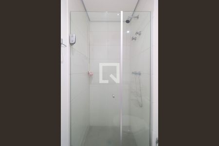 Banheiro social de kitnet/studio para alugar com 1 quarto, 25m² em Pinheiros, São Paulo